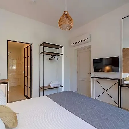 The Easy Terrace Hotel