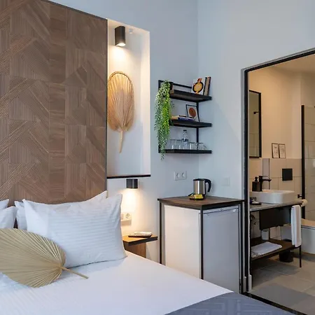 The Easy Terrace Hotel *