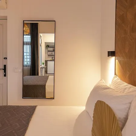 The Easy Terrace Hotel