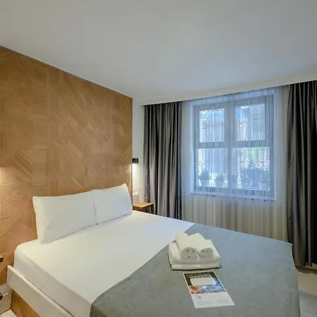 The Easy Terrace Hotel
