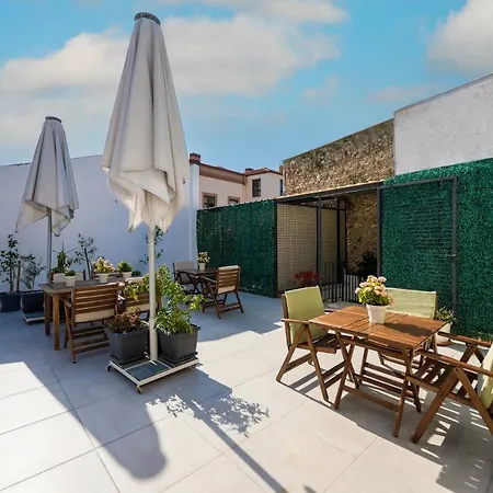 The Easy Terrace Hotel *